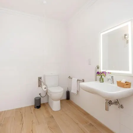 招待所 Georges Boutique Living 4*