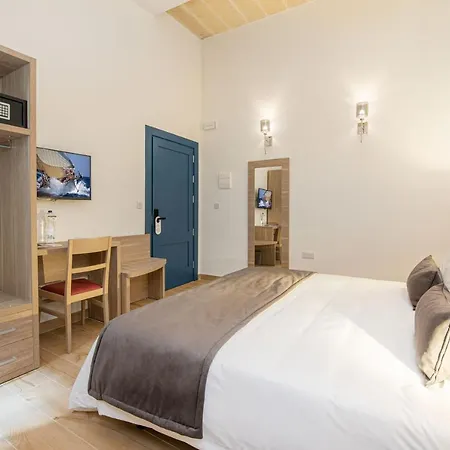 Πανσιόν Georges Boutique Living 4*