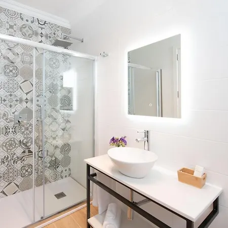 Πανσιόν Georges Boutique Living